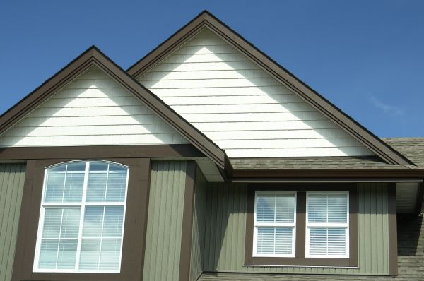 Cost of Vertical Vinyl Siding Repair in Independence